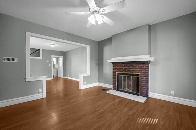 Foto del edificio - 234-236 E Hudson St