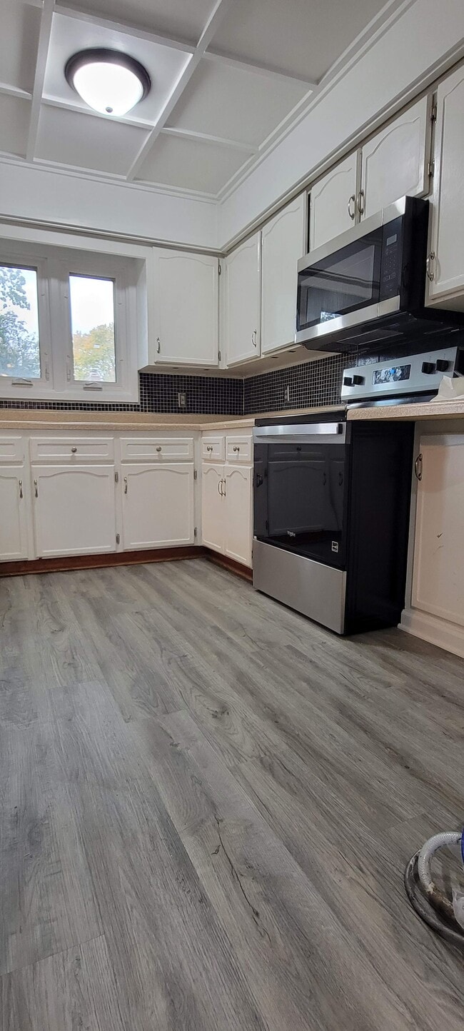 Building Photo - 312 38th St