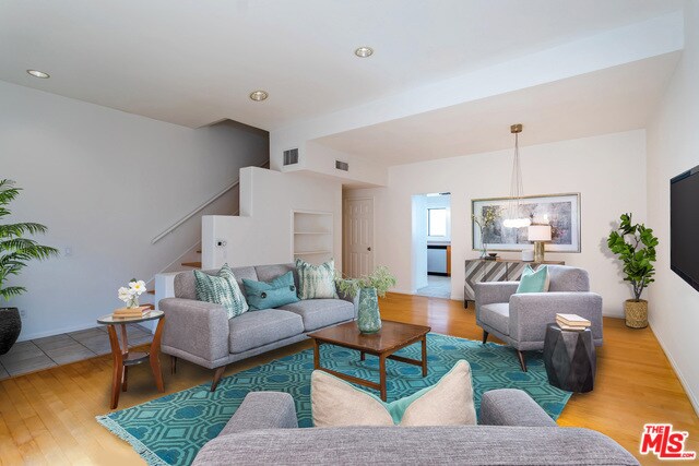 Foto principal - 817 N Croft Ave