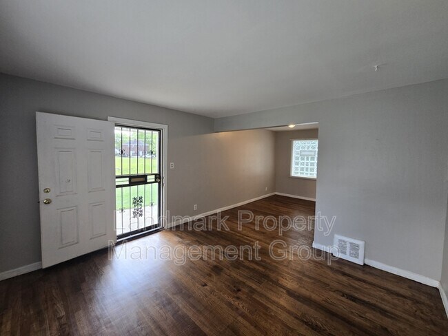 Foto del edificio - 9151 Mansfield St