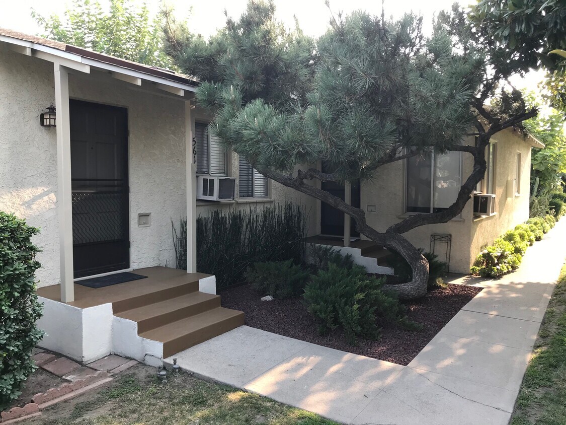 Foto principal - 561 N Rosemary Ln