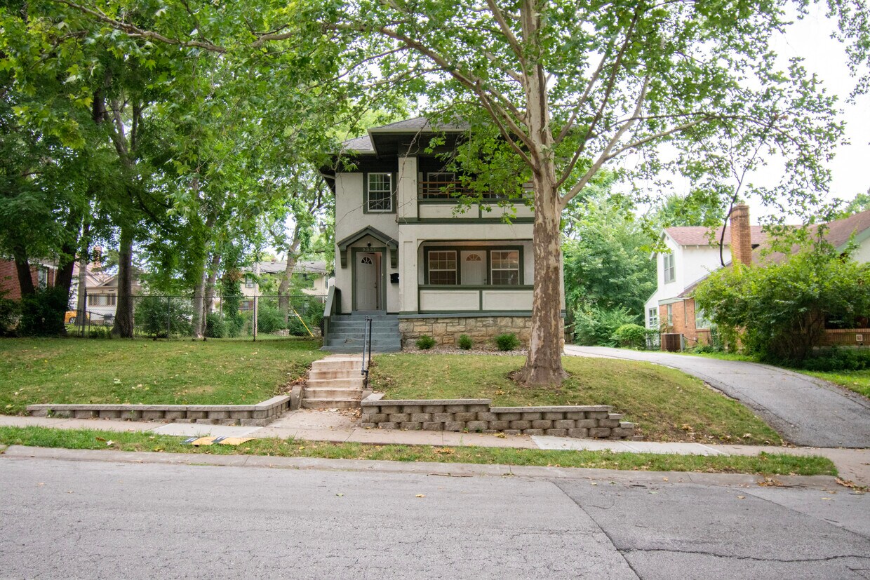 Foto principal - 5331 Charlotte St