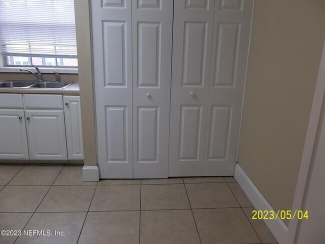 Foto del edificio - 4915 Baymeadows Rd