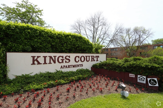 Kings Court Apartments 2801 2813 Grandville Ct Waukegan IL 60085 Kings Court Apartments 2801 2813 Grandville Ct Waukegan IL 60085
