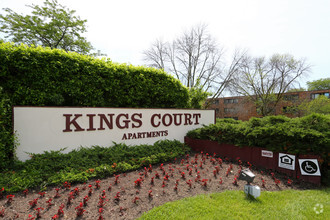 Kings Court Apartments photo'