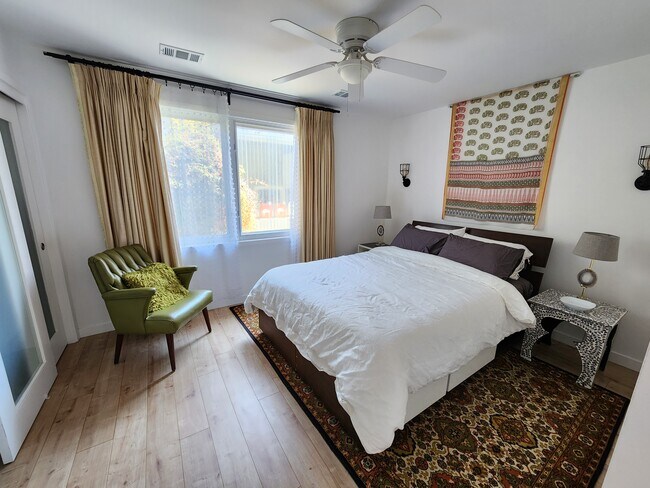 Foto del edificio - 2053 W 31st St