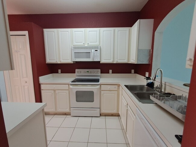 Foto del edificio - 7880 Lake Sawgrass Loop