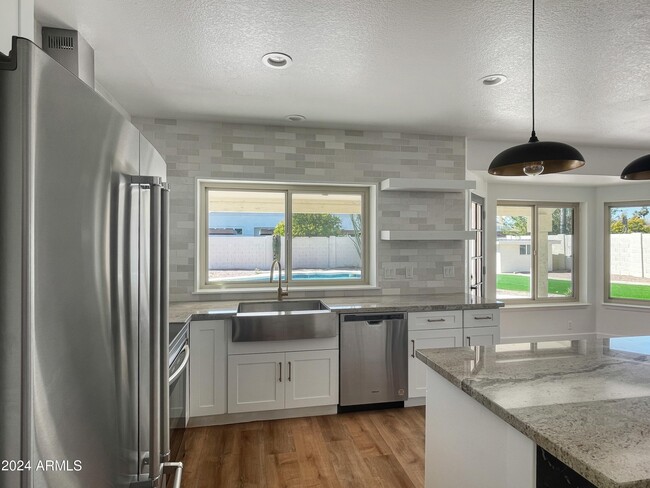 Building Photo - 16414 N 48th Way