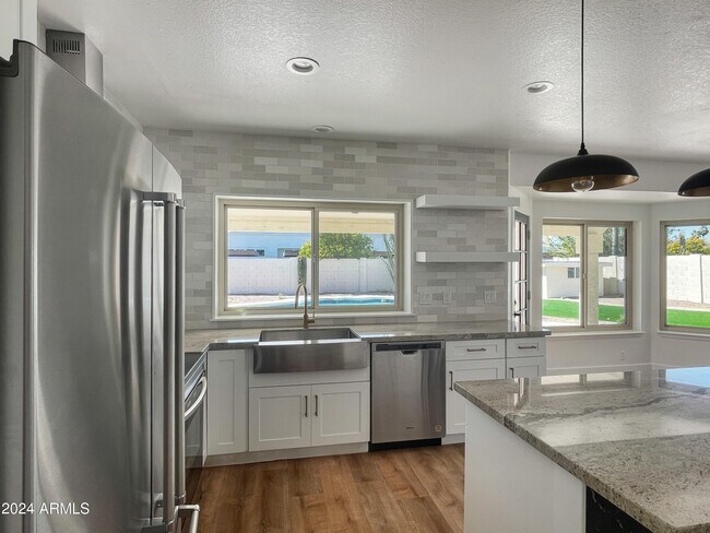 Foto del edificio - 16414 N 48th Way