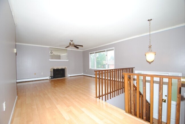 Foto del edificio - Gorgeous 4 bed / 2 bath with Heated Garage