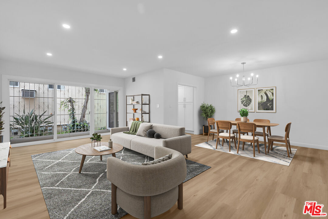 Foto principal - 7949 Selma Ave
