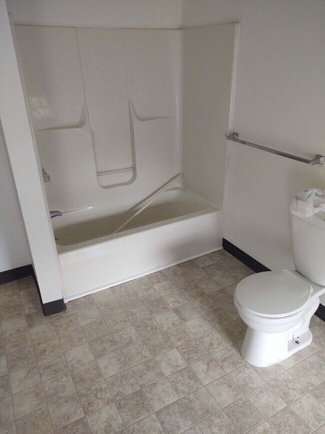 Bathroom - 904 Owen St
