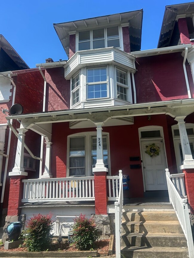 Building Photo - 224 S Ann St