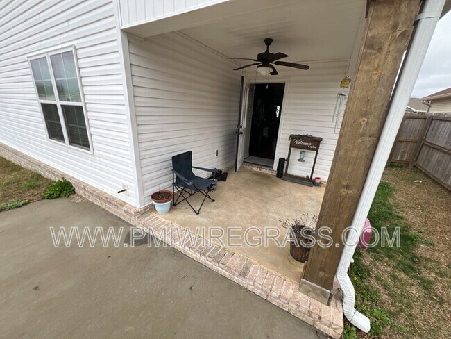 Foto del edificio - 113 Longleaf Ln