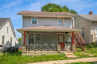 Building Photo - 912 Roberts St