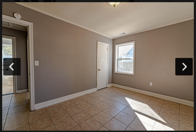 Building Photo - 307 Thompson St
