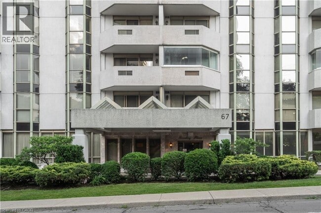 Building Photo - 67 Caroline St S