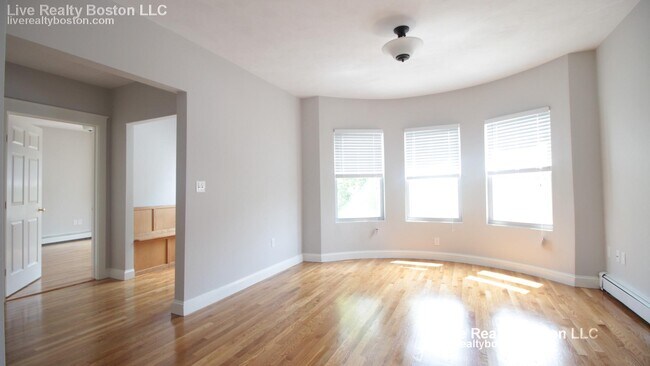 Building Photo - 1433 Cambridge St