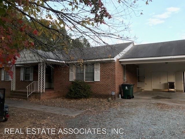 Building Photo - 3105 Umstead Rd