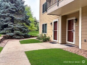 Building Photo - 2050 Ridge Dr