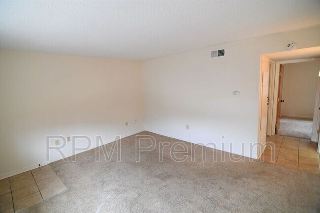 Building Photo - 9449 Hampton Way