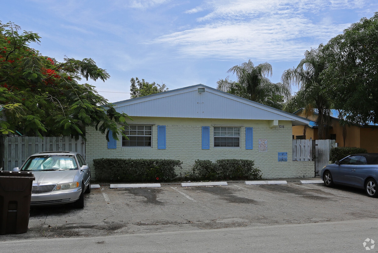 Building Photo - 1316 NE 5th Ave