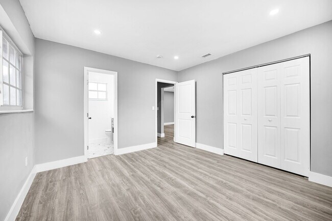 Building Photo - 643 NE 149th St