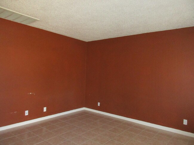 Building Photo - 3301 W Sweetwater Ave