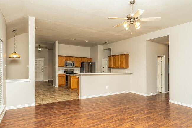 Foto del edificio - 419 Creekview Dr