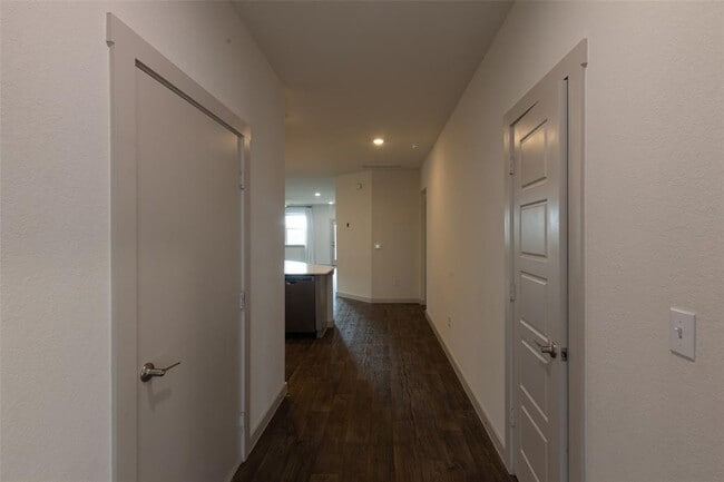 Building Photo - 2913 Louris Ln