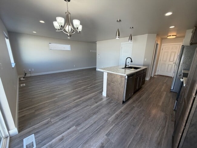 Building Photo - Beautifully Updated Heights Townhome with Fenced Yard