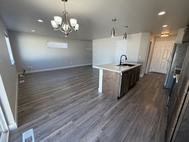 Foto del edificio - Beautifully Updated Heights Townhome with Fenced Yard