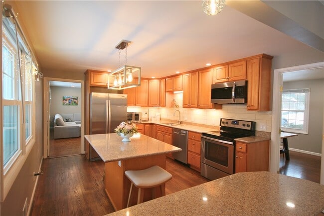 Building Photo - 16 Buchanan Rd