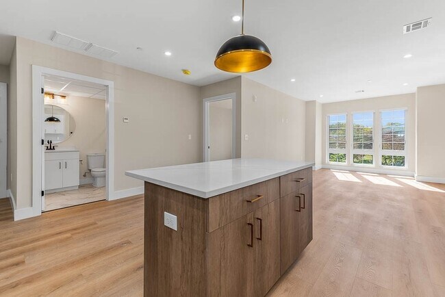 Building Photo - 22 Everett St