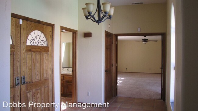 Foto del edificio - 3 br, 2.5 bath House - 15854 Shellie Marie