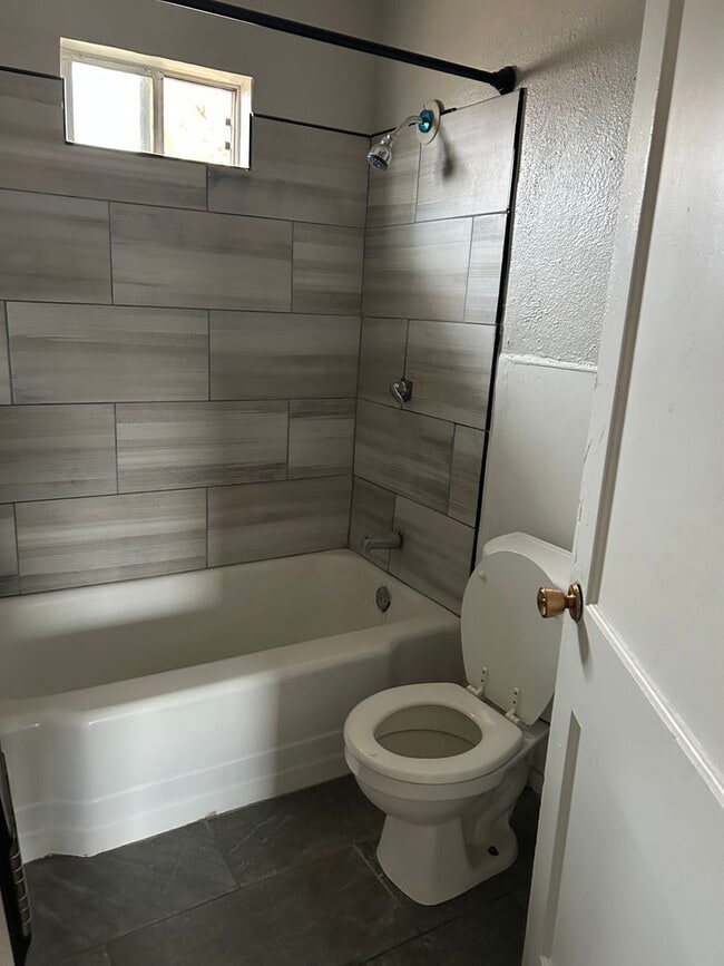 Building Photo - 901 Columbia St