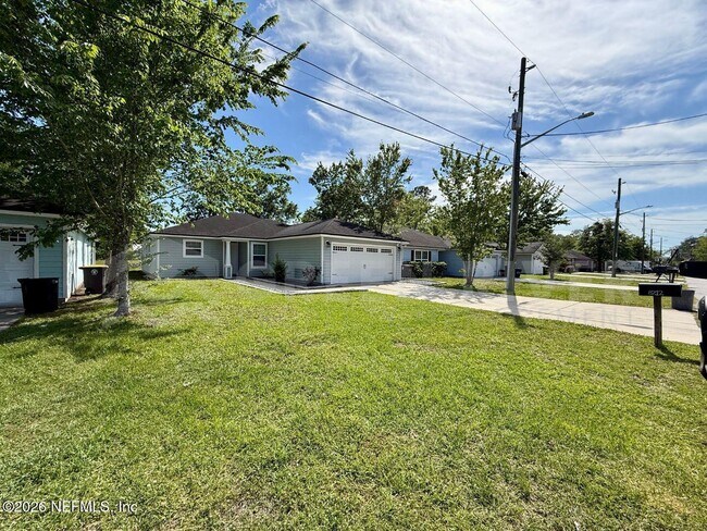 Foto del edificio - 8212 Maple St