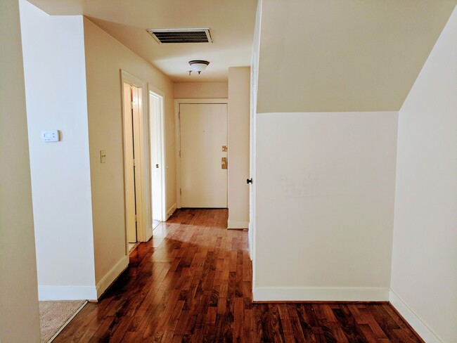 Foto del edificio - 1731 E Main St