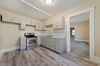 Building Photo - 2016 W 85th St