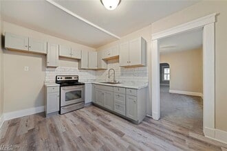 Building Photo - 2016 W 85th St