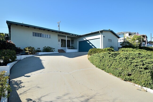 Building Photo - 439 Altura Way