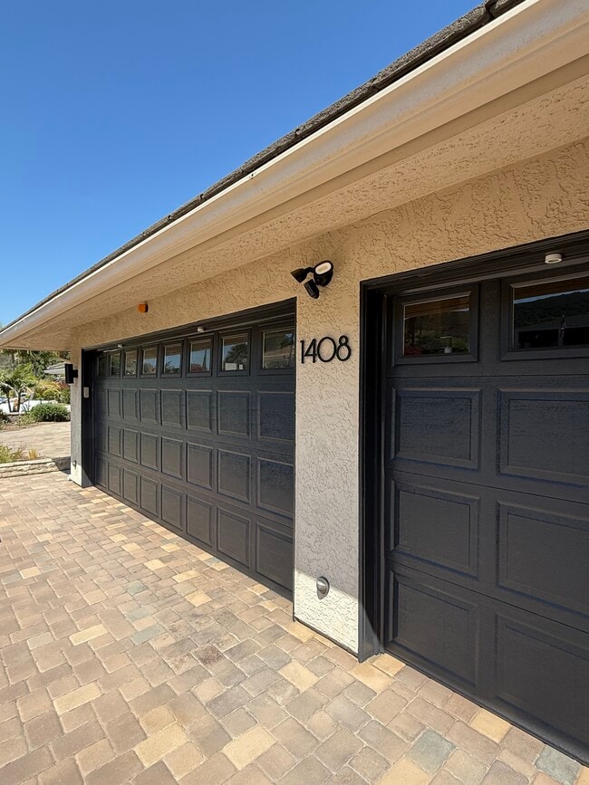 Building Photo - 1408 La Plaza Dr