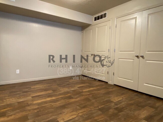 Foto del edificio - 6941 Village River Ln