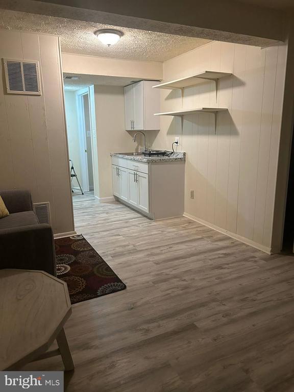 Foto principal - 8306 Windfall Rd