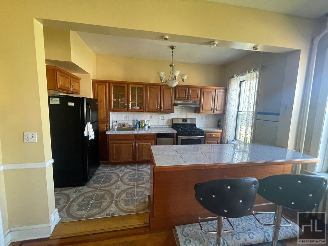 Primary Photo - BRADFORD STREET XXL 1BD