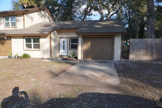 Building Photo - 965 Lake Ln