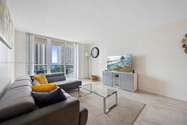 Foto del edificio - 19370 Collins Ave