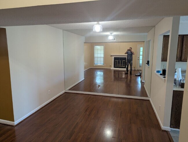 Building Photo - 6012 Treetop Ct