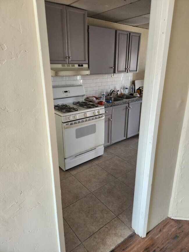 427 Hamilton St Unit ONE BEDROOM UPSTAIRS, Costa Mesa, CA 92627