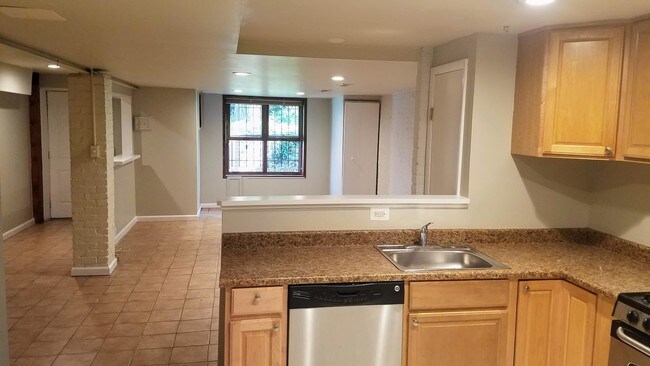 Foto del edificio - 1629 Newton St NW